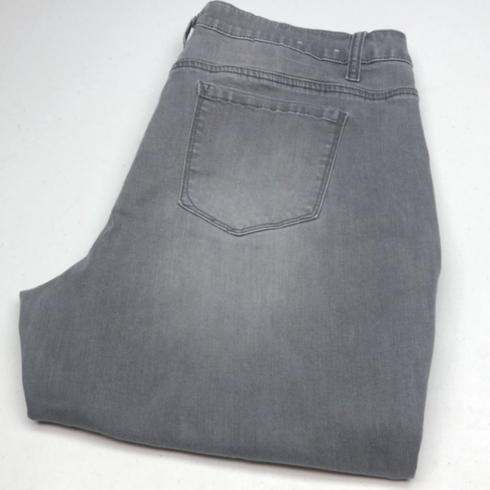 LIKE NEW SANTANA GRAY  CURVY STRAIGHT JEANS 16/33x30 🇨🇦